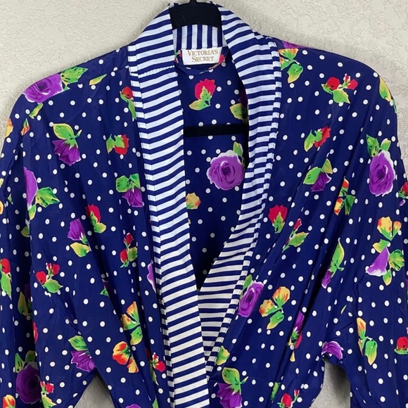 Victoria’s Secret Robe One Size. Fits All - Picture 4 of 8